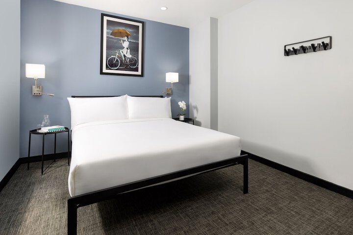 Standard Room, King or Two Doubles (2 of 20)