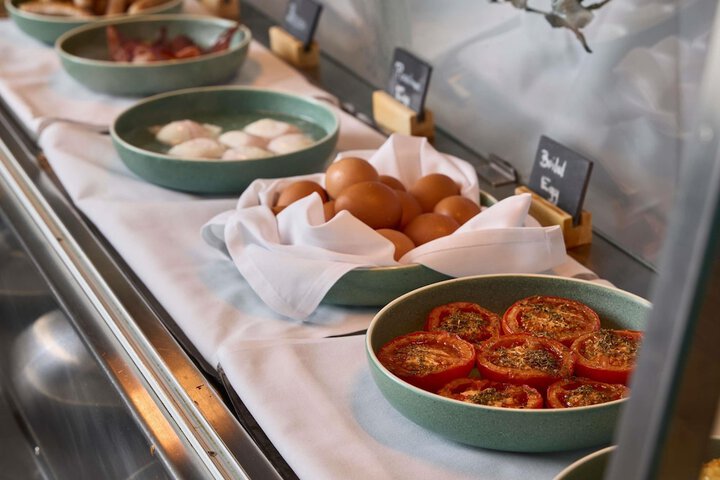 Breakfast/Coffee Service 70 of 127