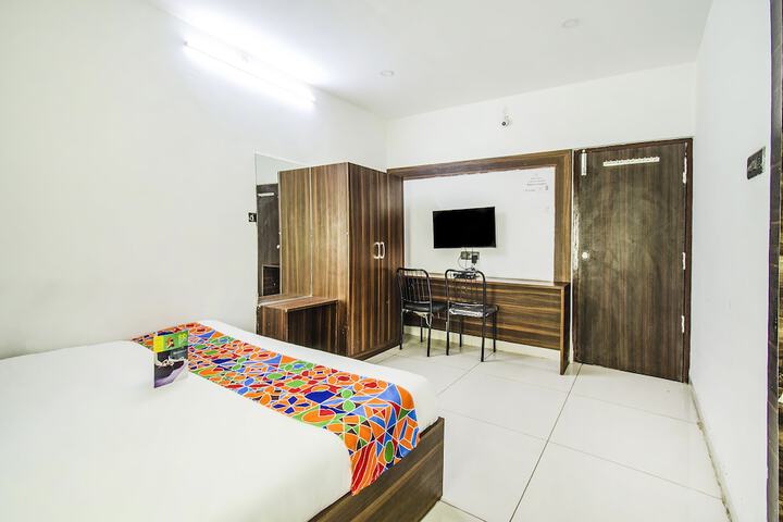 Room 6 of 12