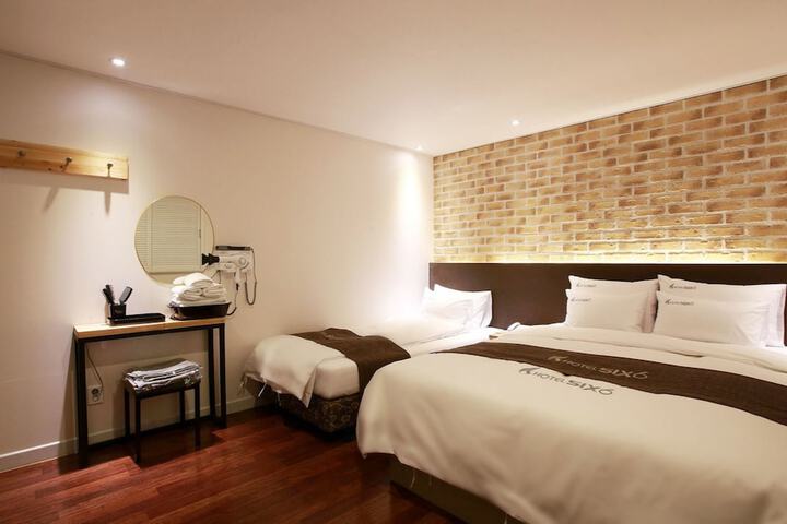 Room 32 of 35