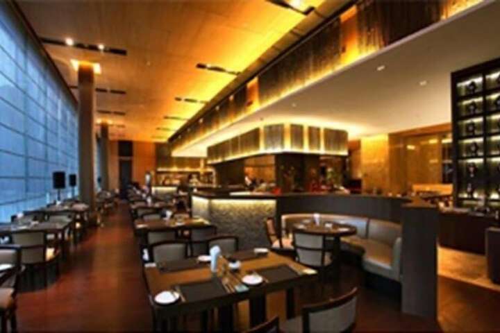 Dining 16 of 25