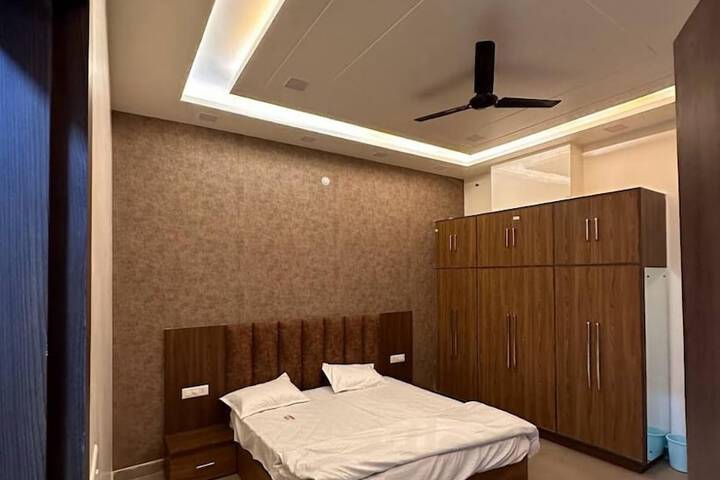 Room 3 of 36