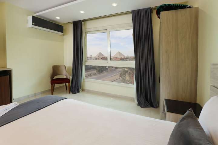 Room 9 of 16