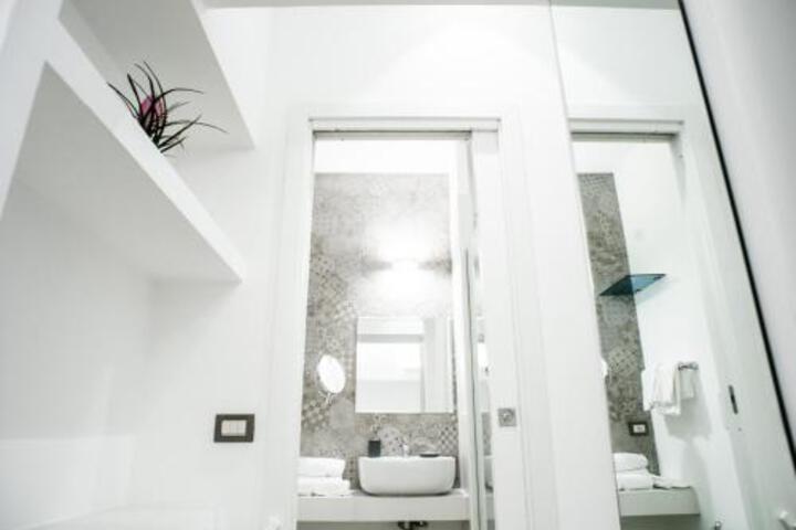 Room 1 of 5