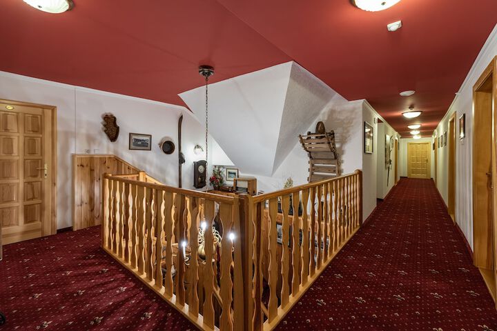 Ballroom/Hall 59 of 149