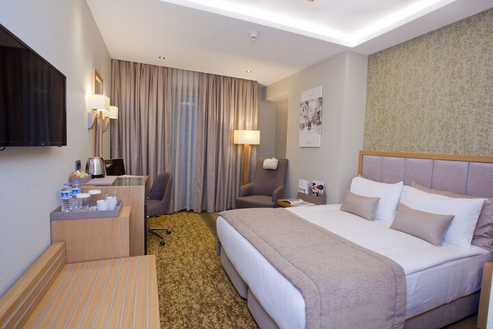 Room 13 of 85