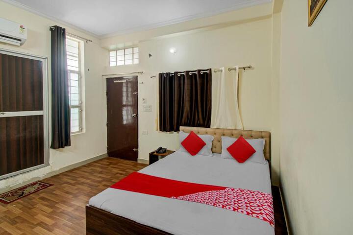 Hotel O Unique Palace Rooms
