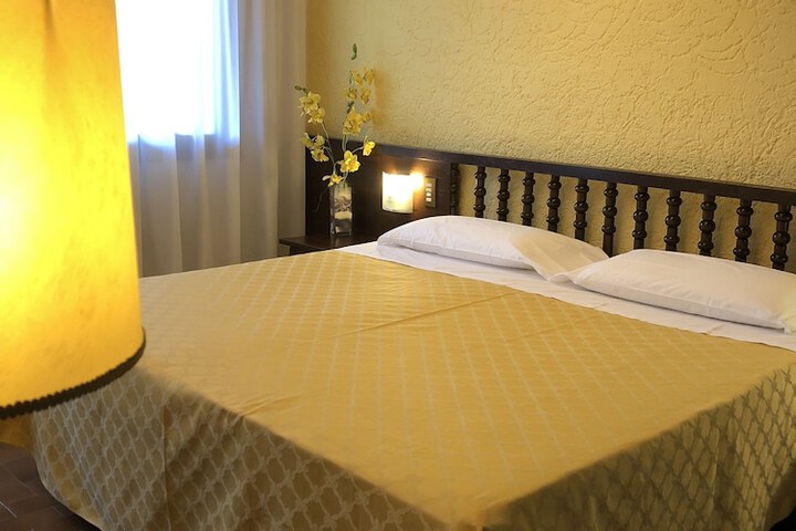 Room 5 of 34