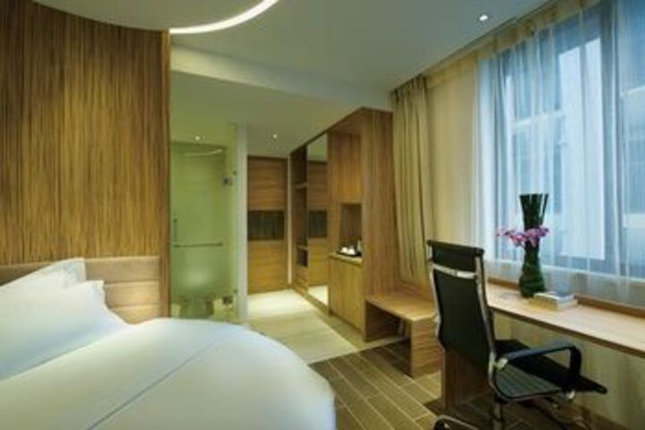Room 32 of 69