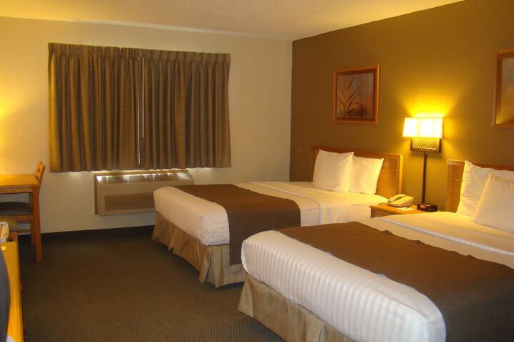 Queen Bed Accessible (3 of 11)