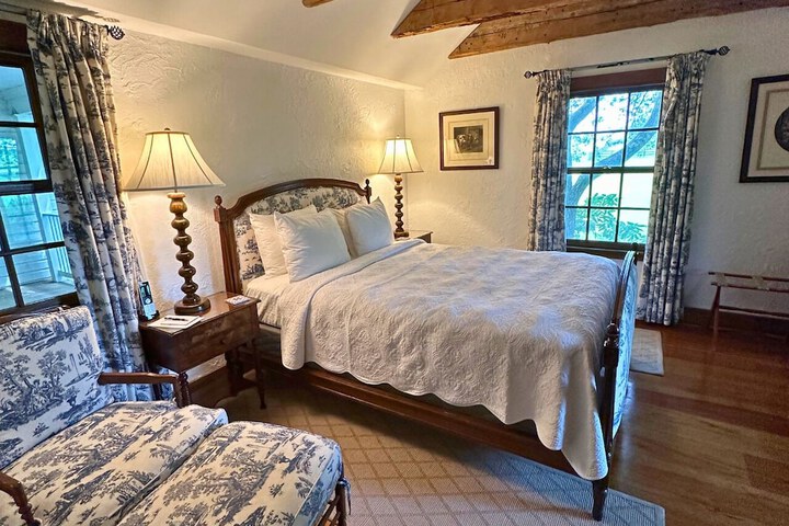 Room 42 of 285