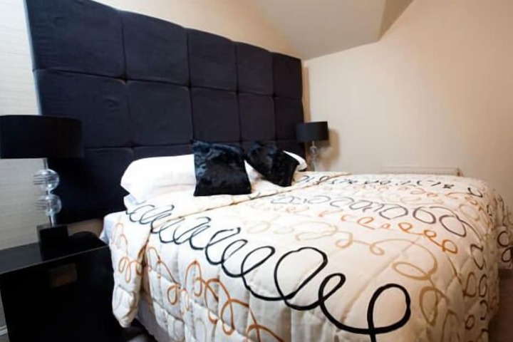 Room 2 of 39