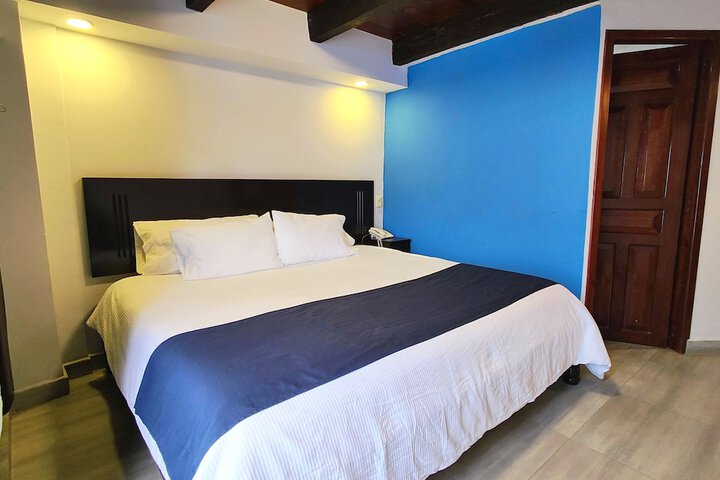 Room 6 of 42