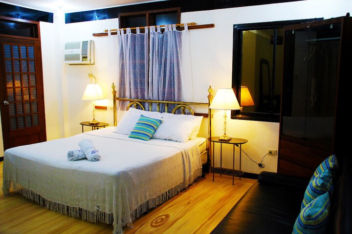 Room 2 of 49