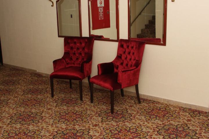 Ballroom/Hall 17 of 19