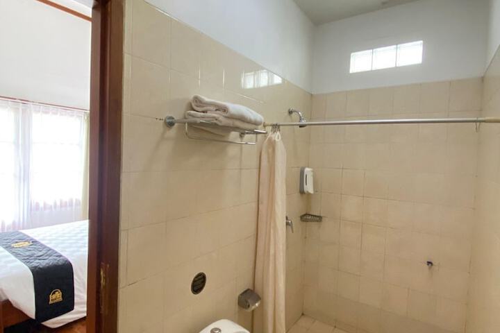 Room 8 of 18