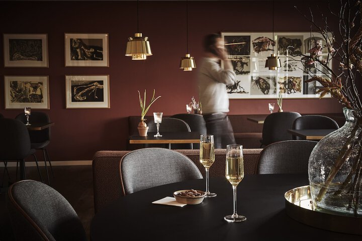 Lounge 51 of 60