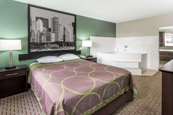 1 Queen Bed (8 of 14)