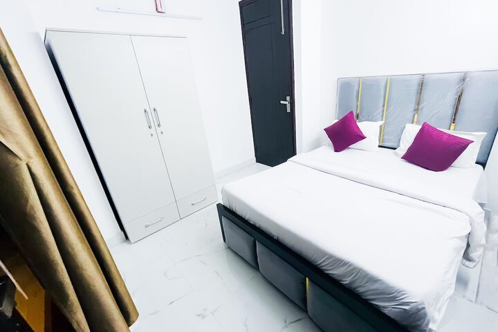 Room 5 of 7