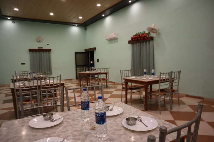 Dining 39 of 54