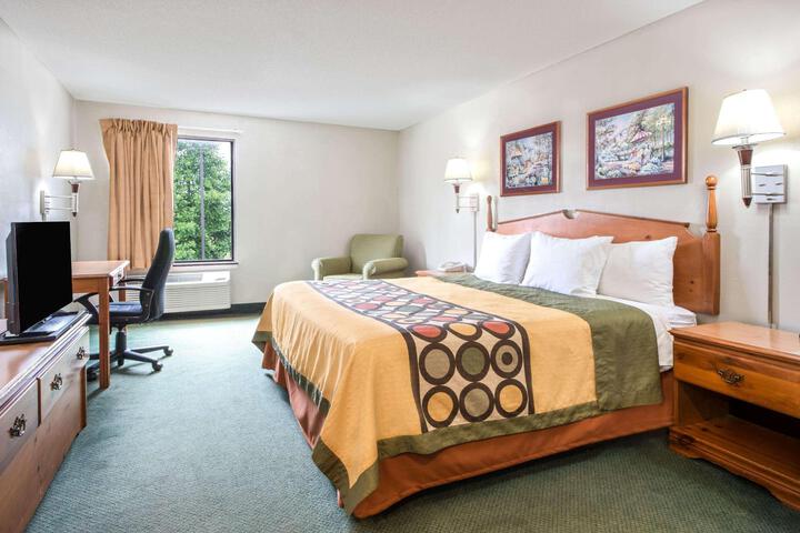 2 Queen Beds (14 of 18)