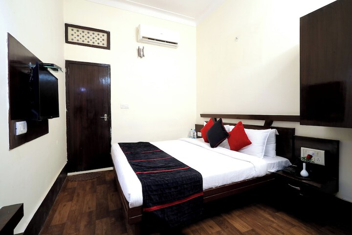 Room 13 of 24
