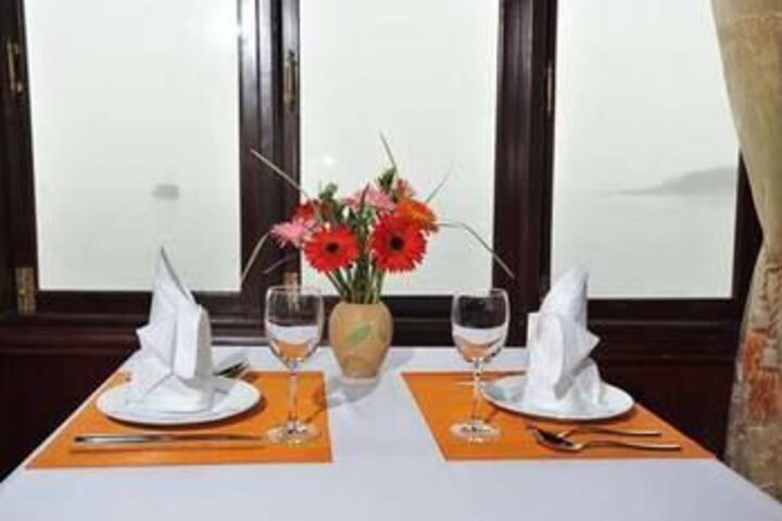 Dining 60 of 64