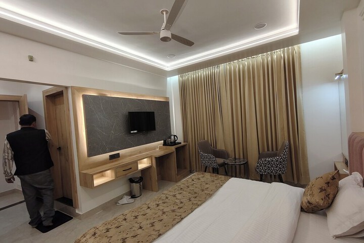 Room 27 of 103