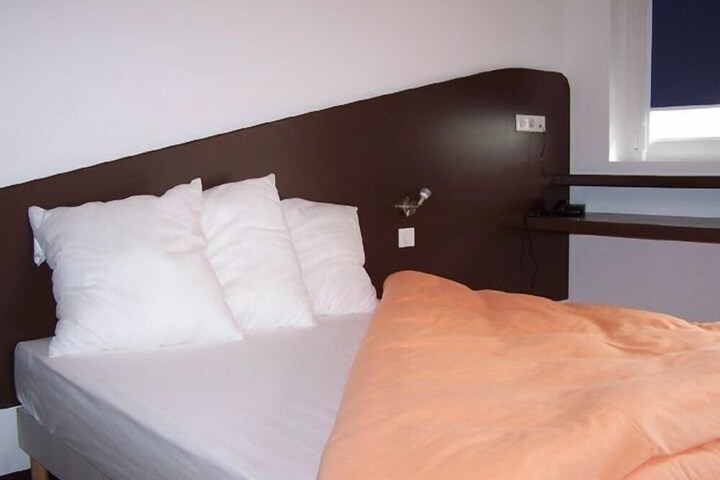 Room 13 of 38