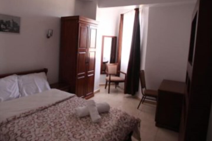 Room 7 of 41