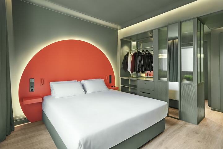 Room 6 of 53