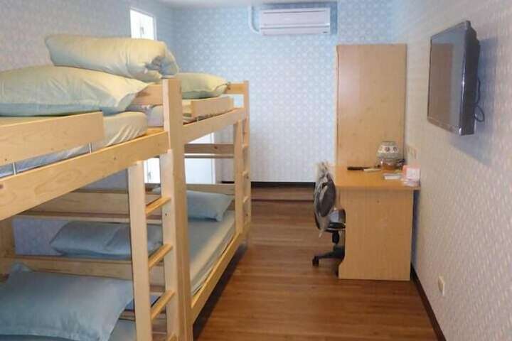 Room 13 of 36