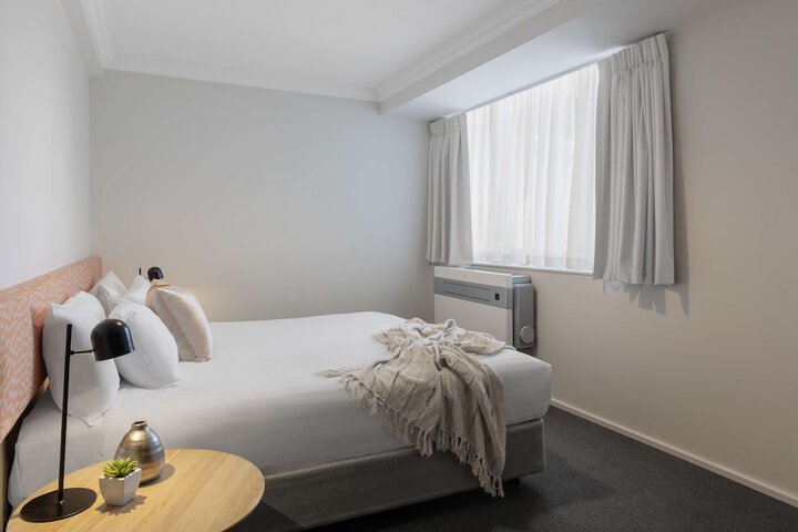 Room 9 of 37