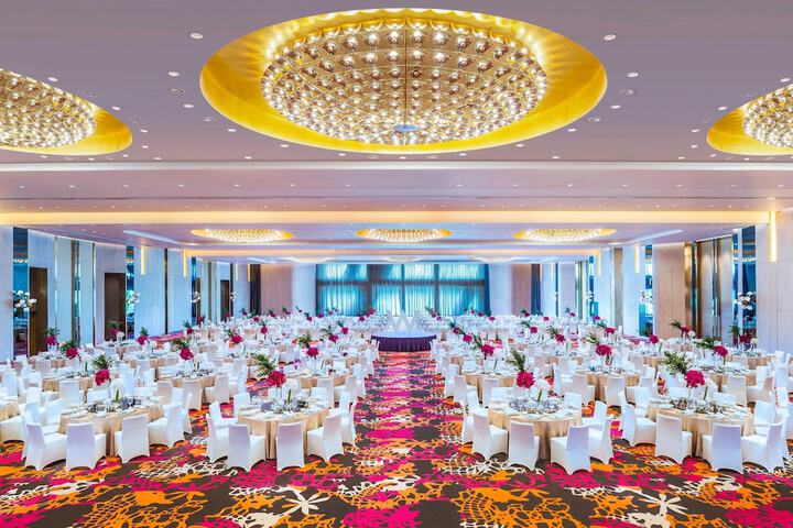 Ballroom/Hall 75 of 100
