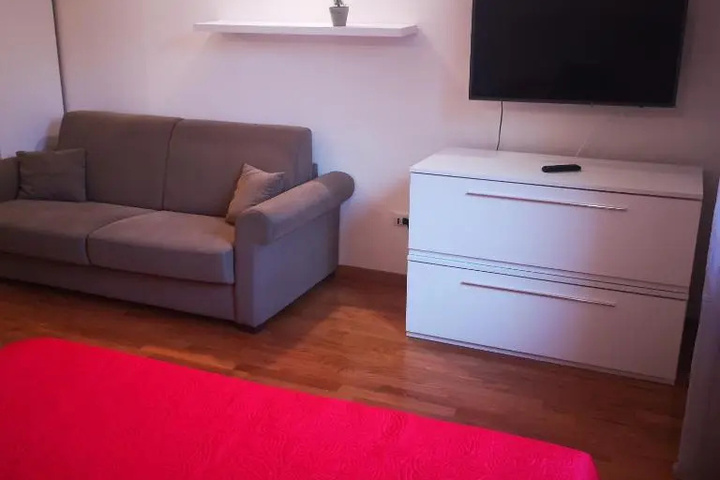 Room 3 of 8