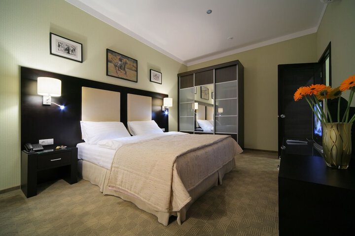 Room 5 of 34