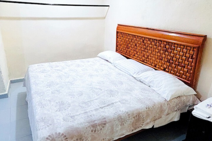 Room 10 of 25