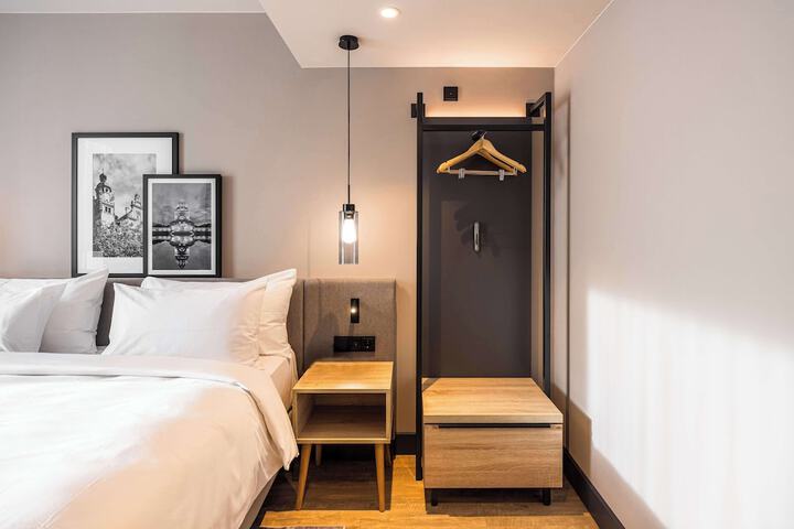 Room 21 of 108
