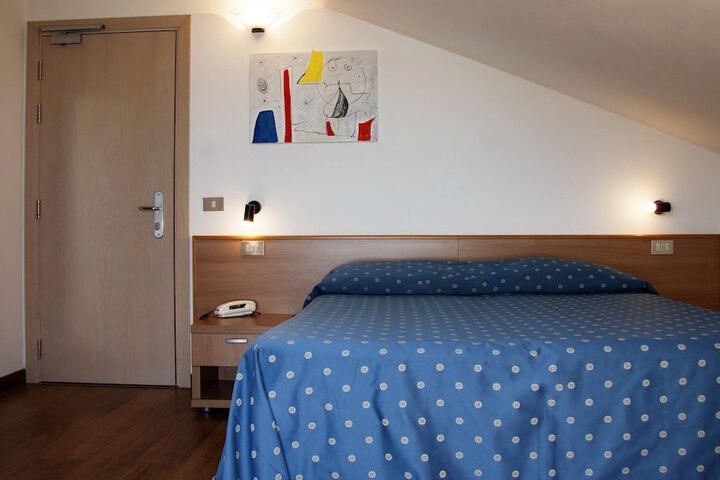 Room 16 of 62