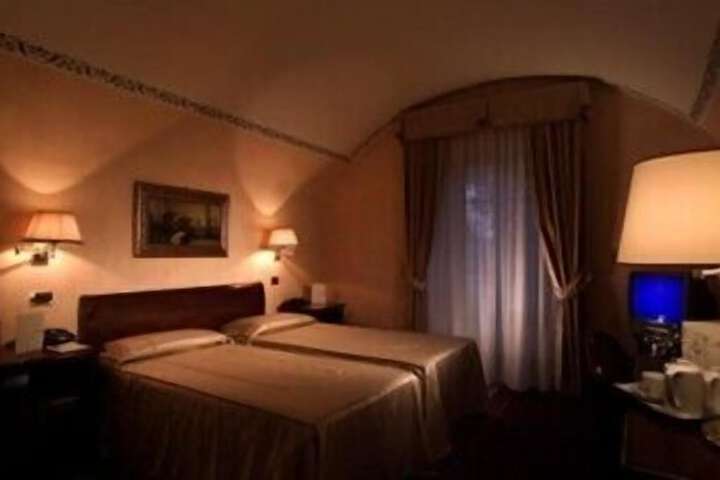 Room 10 of 29