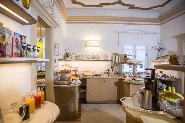 Breakfast/Coffee Service 75 of 100