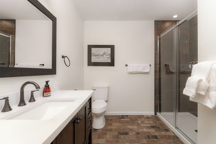 Classic Double Room in Carriage House Second Floor (10 of 12)