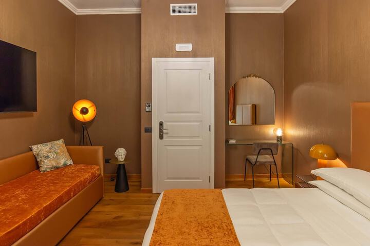 Room 50 of 97