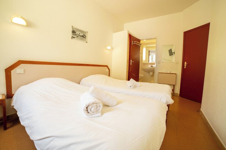 Room 7 of 18