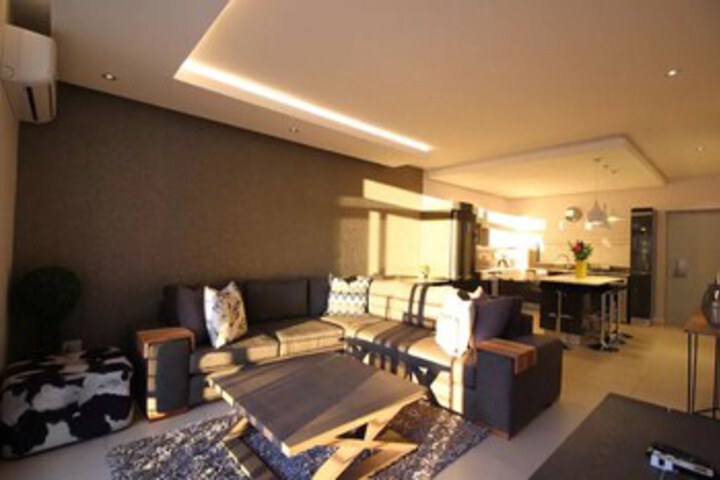 Room 6 of 12