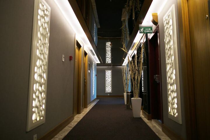 Ballroom/Hall 25 of 29