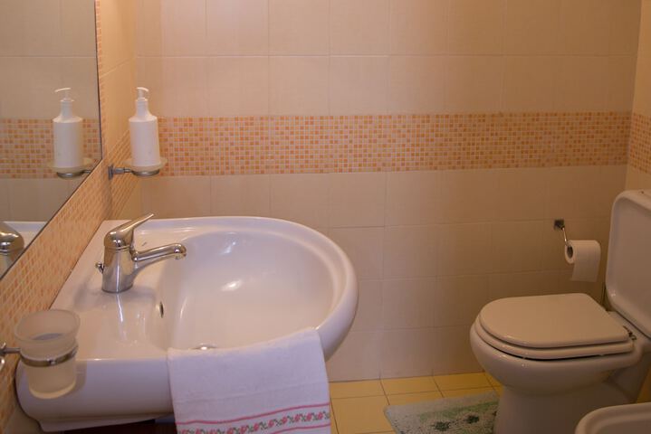 Room 5 of 6