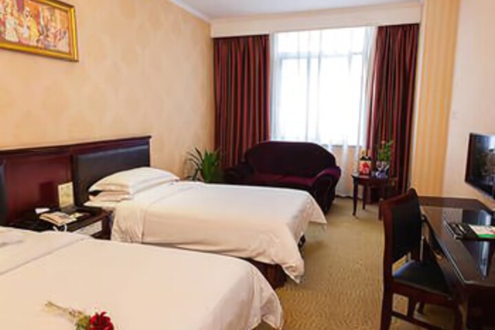 Room 2 of 8