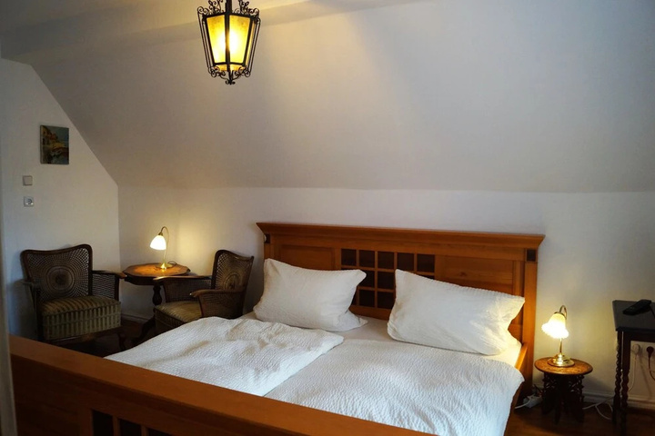 Room 5 of 19