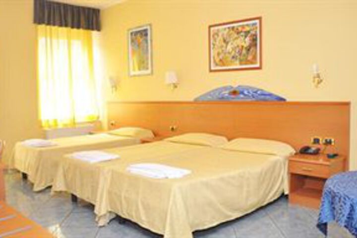 Room 11 of 25